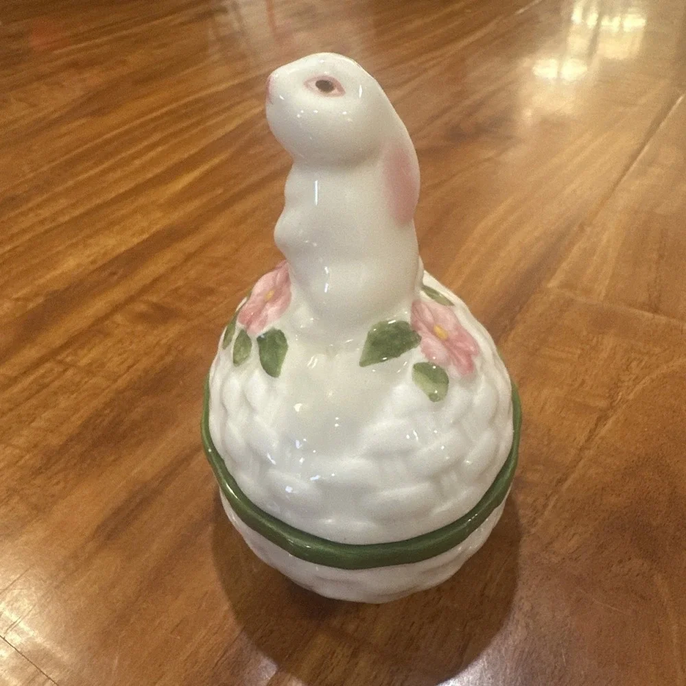 Vintage 80s Avon Bunny Rabbit Easter Holiday Spring Lidded‎ Trinket Box Brazil